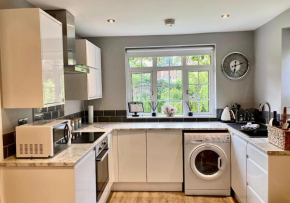 The Lodge Chester - luxury apartment for two, with free parking!